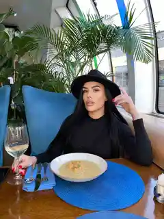 Katherine escort in Paris