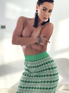 Lara escort in Paris